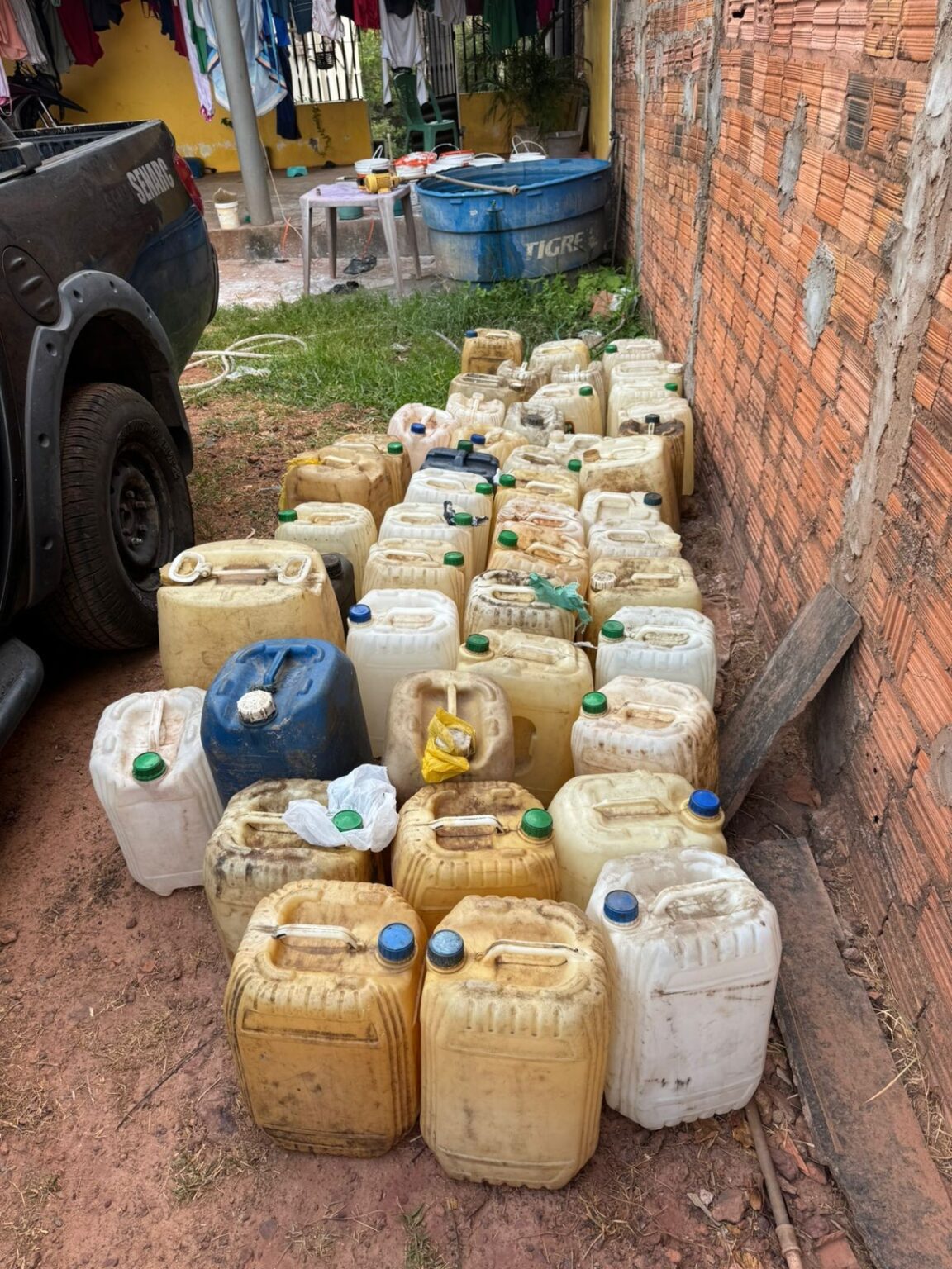 Polícia Apreende 19 Galões de Combustível em Armazenamento Irregular em São Luís Imagem do artigo