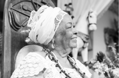 Lamentamos a Perda de Mãe Carmen: Uma Eterna Líder da Cultura Afro-Brasileira Lamentamos a Perda de Mãe Carmen: Uma Eterna Líder da Cultura Afro-Brasileira