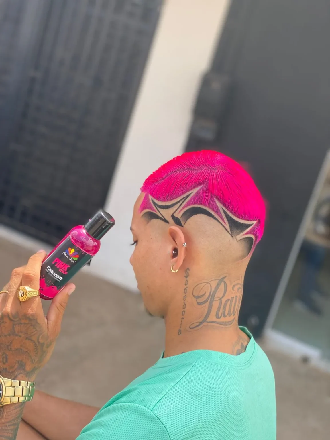 Transformações de Fim de Ano: Cortes Ousados e Estilos Modernos nas Barbearias