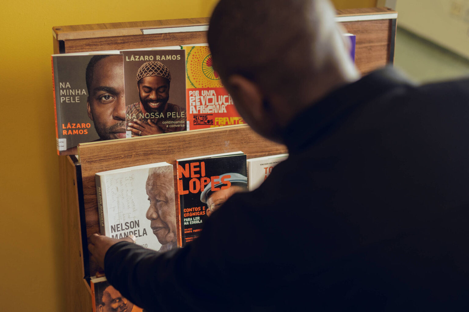 Críticas à Educação Antirracista no Novo PNE: O Retorno do Discurso da Neutralidade Críticas à Educação Antirracista no Novo PNE: O Retorno do Discurso da Neutralidade