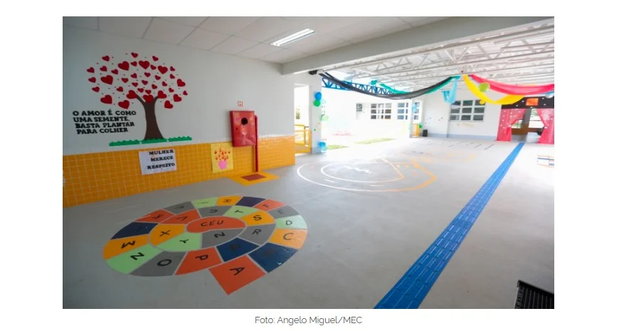 Lei n° 15.326: Guia para o Enquadramento de Profissionais da Educação Infantil na Carreira do Magistério Lei n° 15.326: Guia para o Enquadramento de Profissionais da Educação Infantil na Carreira do Magist