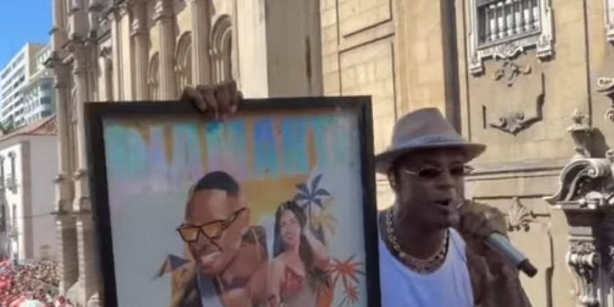 Léo Santana comanda bloco lotado no Centro do Rio com grande sucesso Léo Santana comanda bloco lotado no Centro do Rio com grande sucesso