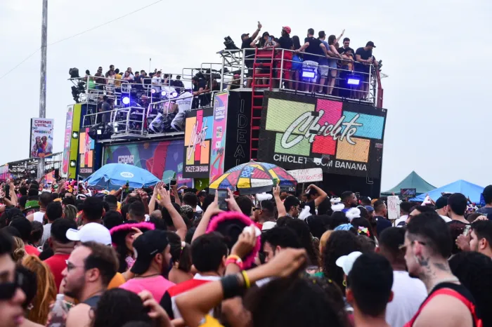 Pré-Carnaval 2024: Ivete, Chiclete com Banana e Xanddy Harmonia Agitam São Luís Pré-Carnaval 2024: Ivete, Chiclete com Banana e Xanddy Harmonia Agitam São Luís