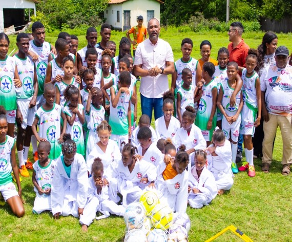 Prefeito Roberto Costa Lança Projeto Esportivo para Jovens no Quilombo de São Sebastião dos Pretos Prefeito Roberto Costa Lança Projeto Esportivo para Jovens no Quilombo de São Sebastião dos Pretos