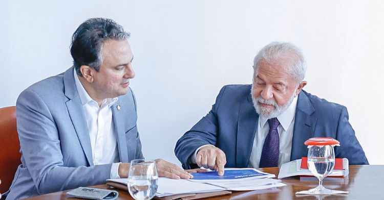 Reajuste do Piso do Magistério: Lula Promete Aumento Acima da Inflação, Aclama Ministro Camilo Santana Reajuste do Piso do Magistério: Lula Promete Aumento Acima da Inflação, Aclama Ministro Camilo Santa