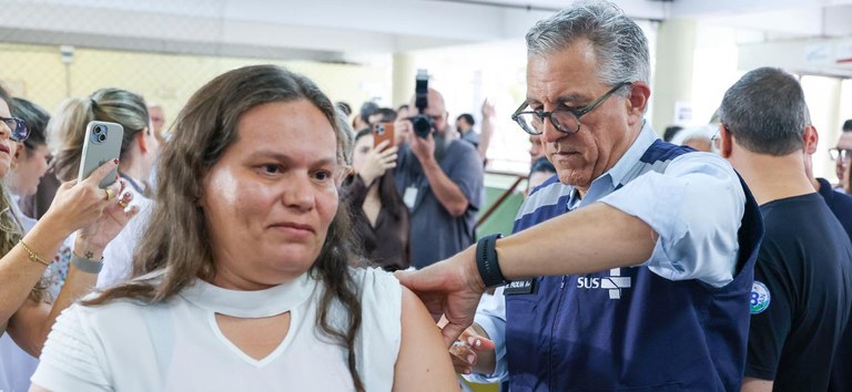 Vacinação Inédita Contra Dengue Começa em Botucatu (SP) – Avanços da Saúde Pública Vacinação Inédita Contra Dengue Começa em Botucatu (SP) – Avanços da Saúde Pública