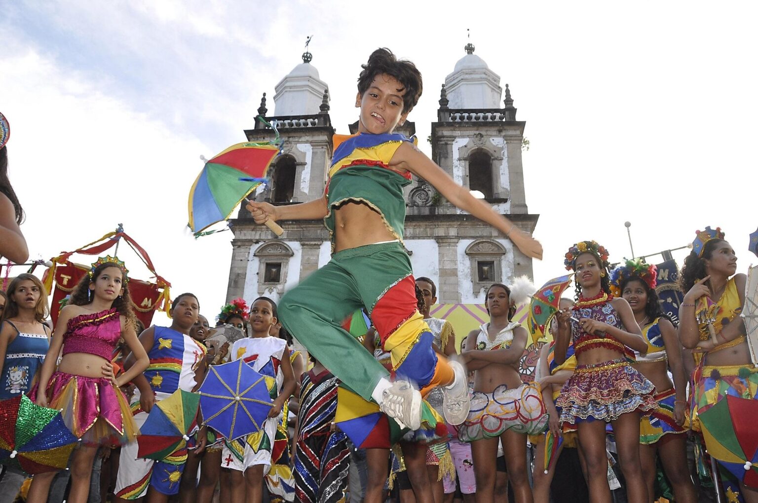 5 Destinos Turísticos Onde a Música É a Protagonista