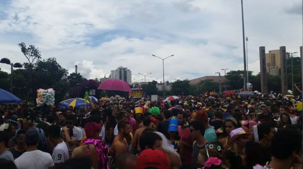 Carnaval de Belo Horizonte: Economia e Turismo em Alta com Mais de 600 Blocos