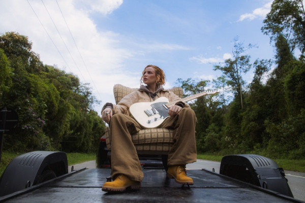 Carol Biazin Inicia Turnê “Nem Tão Pouco Assim” com Show no Recife Carol Biazin Inicia Turnê "Nem Tão Pouco Assim" com Show no Recife