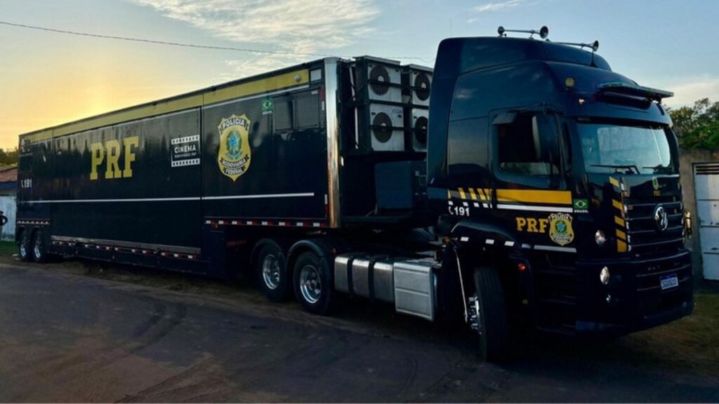 Carreta Cinema da PRF Leva Educação no Trânsito a São Luís de Forma Gratuita