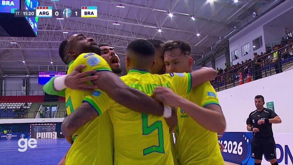 Chicão Castelo Branco Celebra Conquista da Copa América de Futsal com a Seleção Brasileira