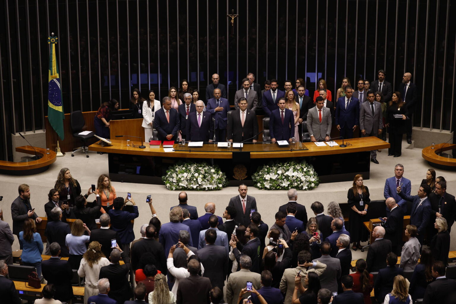 Congresso Reduz Emendas para Educação e Aumenta Recursos para Assistência Social em Ano Eleitoral