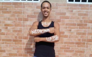 Da Escola Pública à Medicina na UFBA: A Inspiração de Davi Rocha Da Escola Pública à Medicina na UFBA: A Inspiração de Davi Rocha