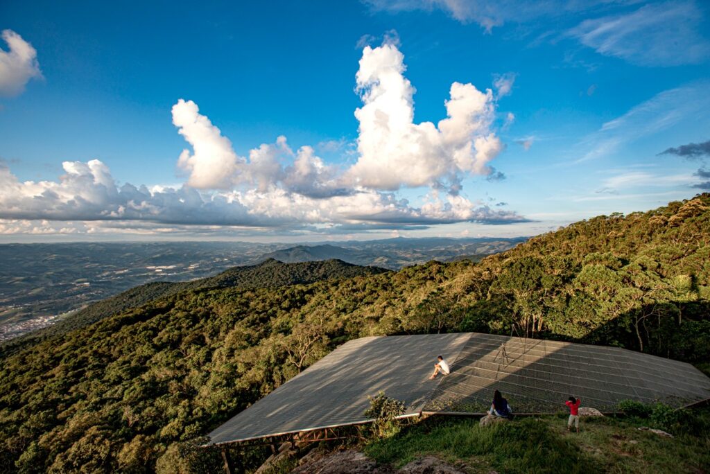 Descubra os Roteiros Sustentáveis de Extrema: Natureza, Cultura e Sabores em Minas Gerais