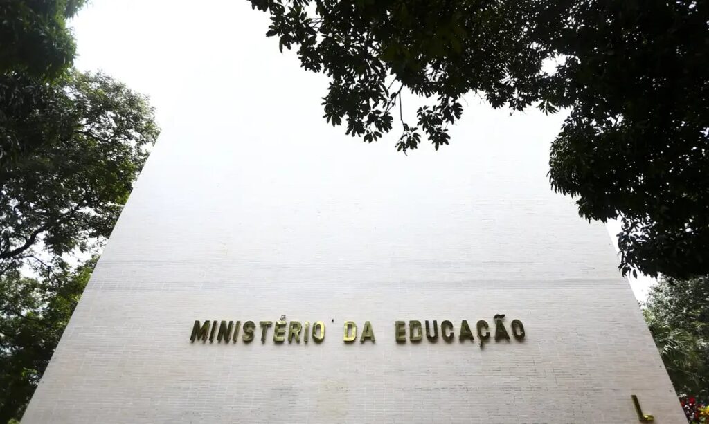 MEC Autoriza Cursos Superiores em 23 Cidades Brasileiras: Confira as Novidades! MEC Autoriza Cursos Superiores em 23 Cidades Brasileiras: Confira as Novidades!