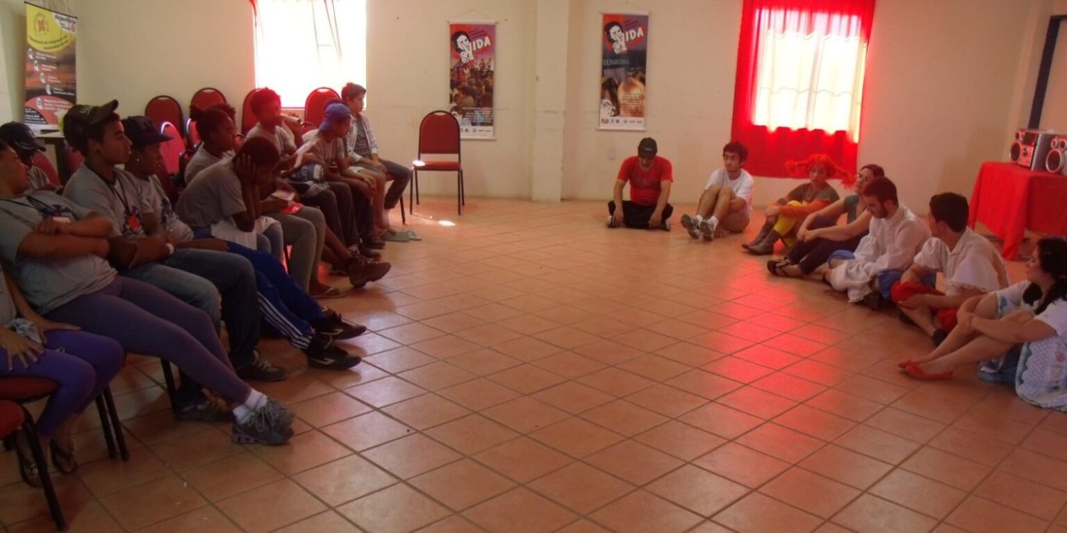 Em Busca de Mais Pontos de Cultura nas Periferias: Uma Iniciativa Transformadora Em Busca de Mais Pontos de Cultura nas Periferias: Uma Iniciativa Transformadora