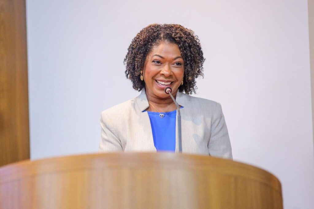 Esmênia Miranda Assume Prefeita de São Luís Após Renúncia de Braide Esmênia Miranda Assume Prefeita de São Luís Após Renúncia de Braide