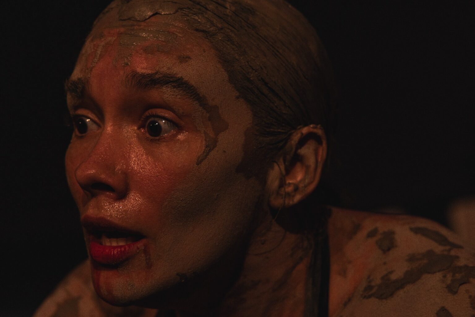 Espetáculo "Argila" de Áurea Maranhão: Uma Reflexão Sobre Nossa Ancestralidade e Futuro