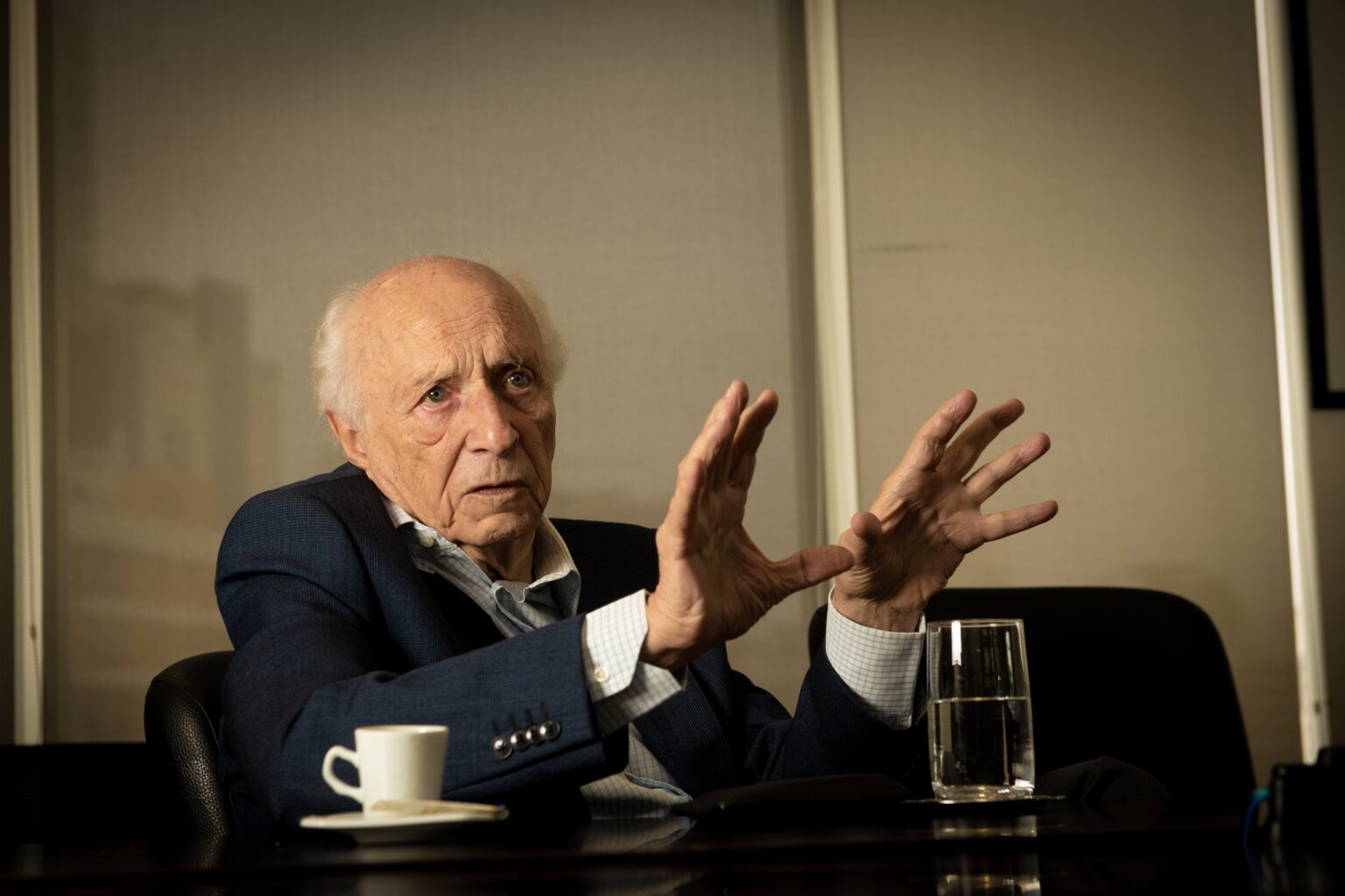 EUA Enfrentam Desafios na Educação e Inovação: Um Retrospecto Crítico EUA Enfrentam Desafios na Educação e Inovação: Um Retrospecto Crítico