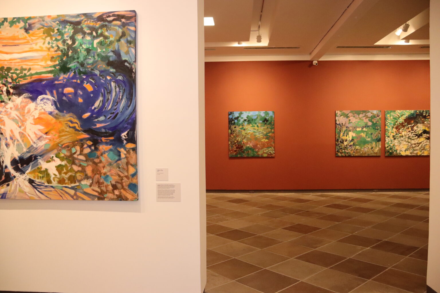 Explore a Arte na Exposição 'Viagem à Aurora do Mundo' com Celaine Refosco