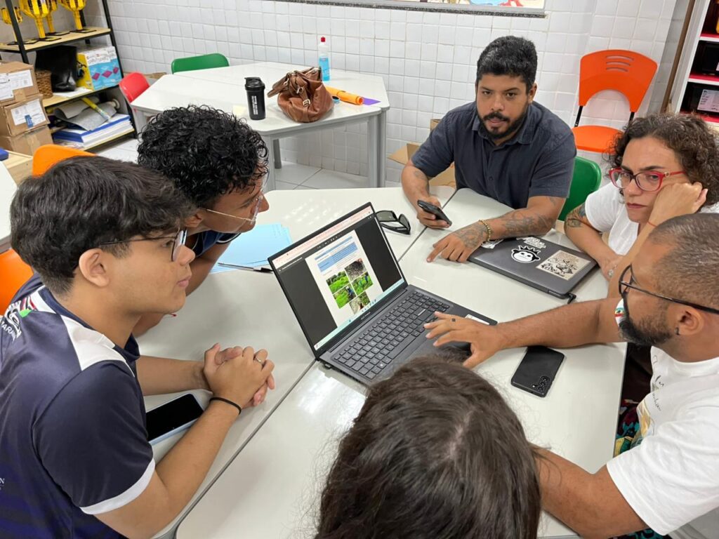 Inovação Científica Une Universidade e Educação Básica na UEMA Inovação Científica Une Universidade e Educação Básica na UEMA