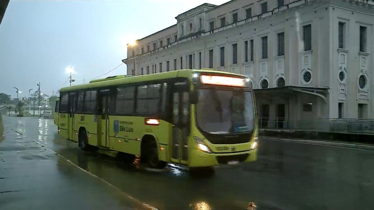 Ônibus de São Luís Retornam à Circulação Parcialmente Após Suspensão de Greve