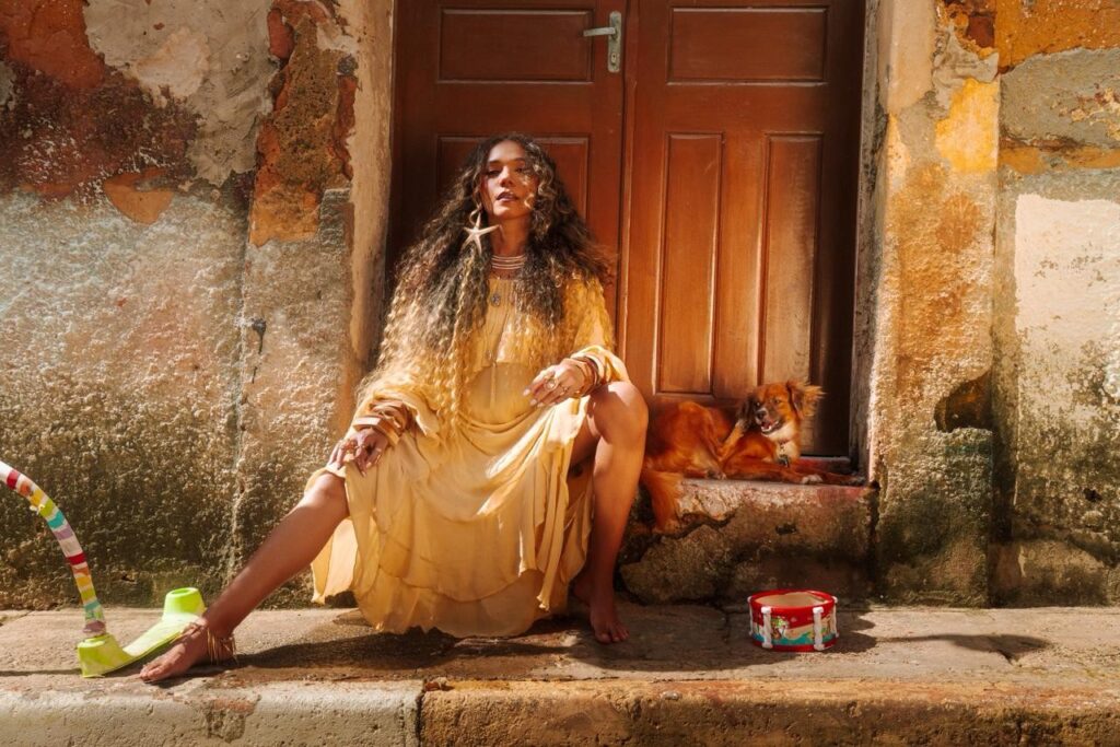 Regiane Araújo Lança Seu Primeiro Single do Projeto Autorais “Equatoriana” Regiane Araújo Lança Seu Primeiro Single do Projeto Autorais "Equatoriana"