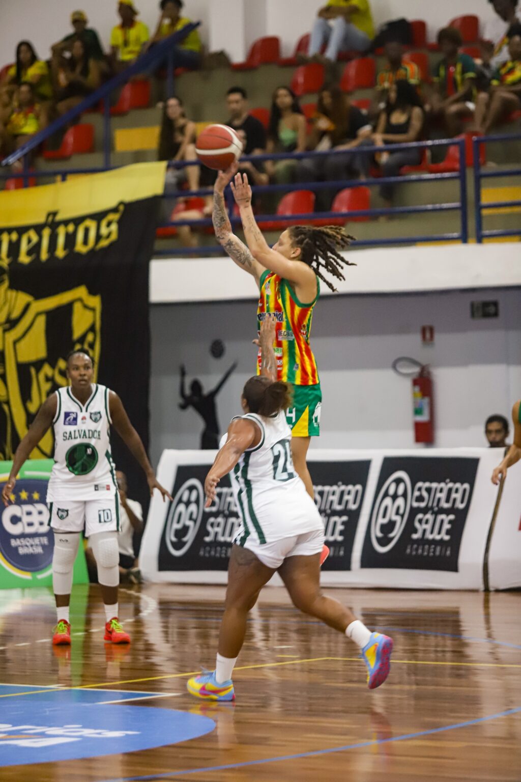 Sampaio Arrasa Salvador na Estreia da LBF 2026 com Gabi Guimarães como MVP Sampaio Arrasa Salvador na Estreia da LBF 2026 com Gabi Guimarães como MVP