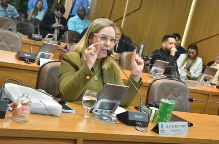 Vereadora Flávia Berthier propõe proibição da linguagem neutra nas escolas de São Luís Vereadora Flávia Berthier propõe proibição da linguagem neutra nas escolas de São Luís