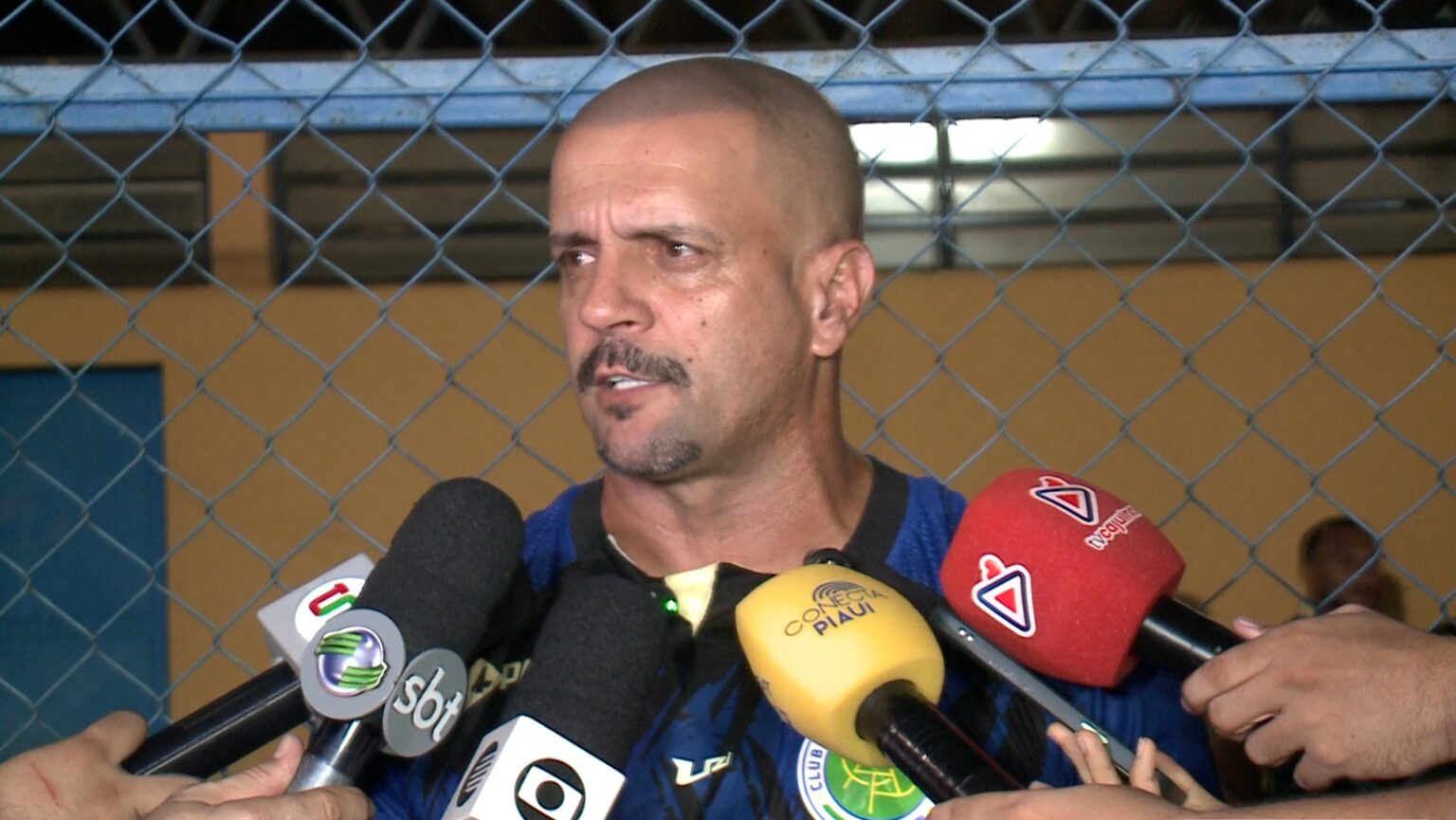 Aprovação da Torcida: 70% dos Internautas Acreditam na Troca de Técnico do MAC