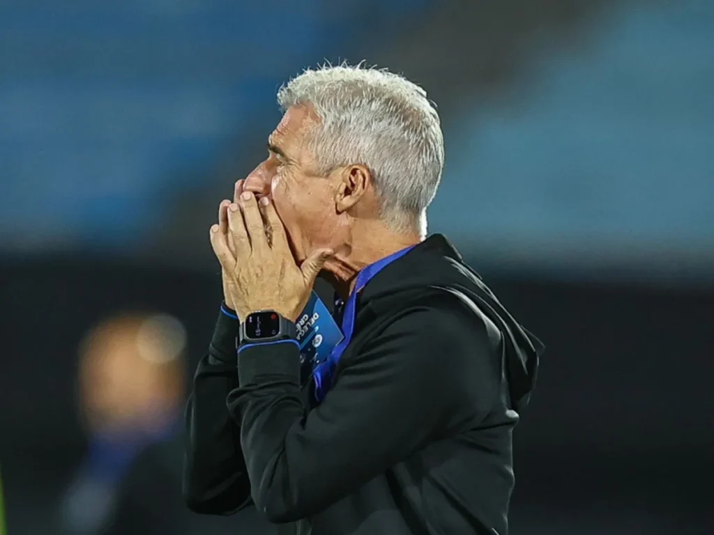Luís Castro Reconhece Crise no Grêmio Após Derrota na Sul-Americana