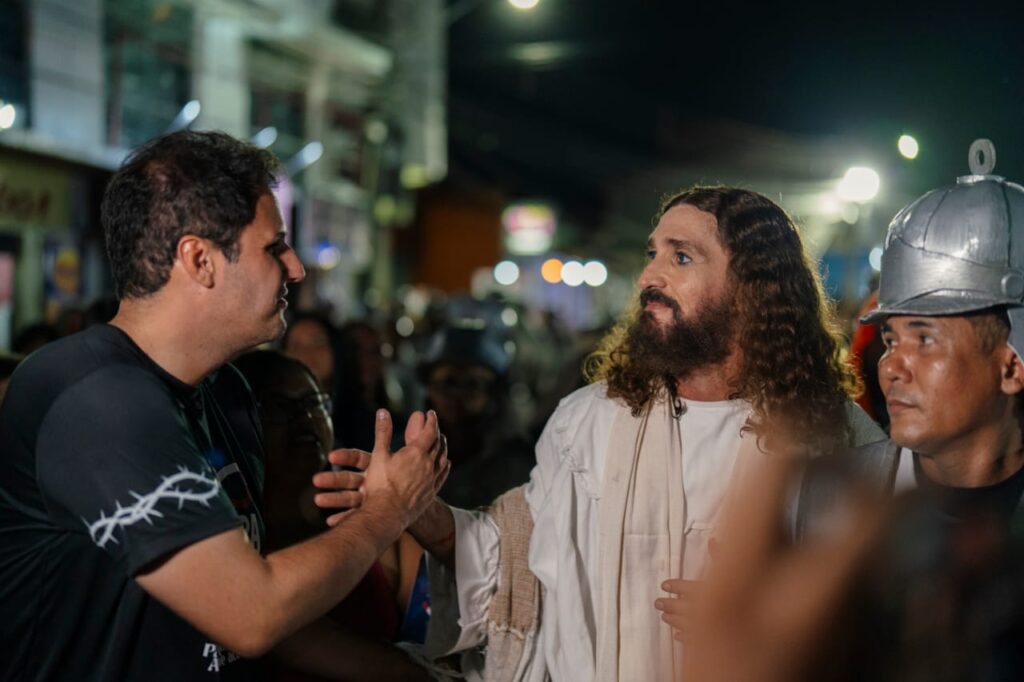 Orleans Brandão Celebra a Via Sacra do Anjo da Guarda em São Luís Orleans Brandão Celebra a Via Sacra do Anjo da Guarda em São Luís