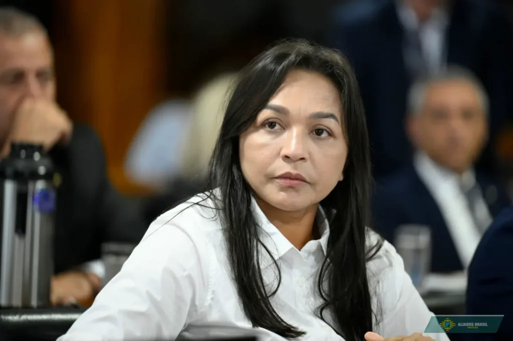 Senadora Eliziane Gama Enfrenta Vaias em Evento Gospel em São Luís