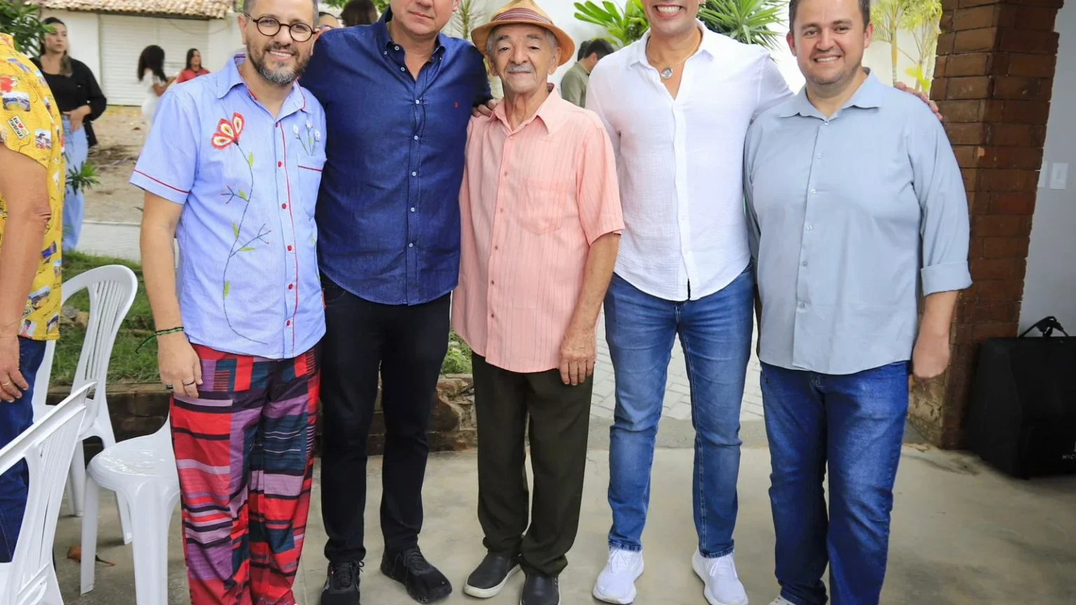 Rodrigo Pinheiro promove encontro com representantes da cultura em Caruaru