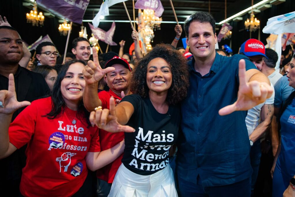 Orleans Brandão e Cricielle Reúnem Mais de 3 Mil Pessoas em Grande Plenária da Educação