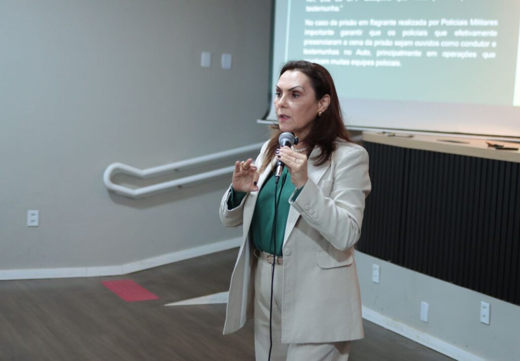 Promotora de Justiça Destaca Papel da PMMA em Palestra sobre Combate ao Tráfico de Drogas
