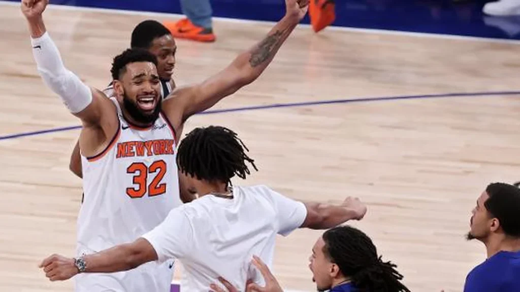 Knicks fazem virada histórica e surpreendem Spurs com 3 a 1 nas finais da NBA Knicks fazem virada histórica e surpreendem Spurs com 3 a 1 nas finais da NBA