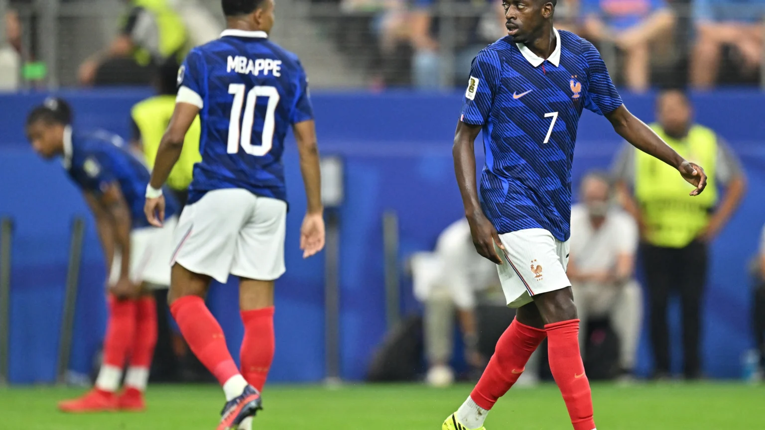 França x Inglaterra: Mbappé busca artilharia e Deschamps se despede em duelo pela honra França x Inglaterra: Mbappé busca artilharia e Deschamps se despede em duelo pela honra